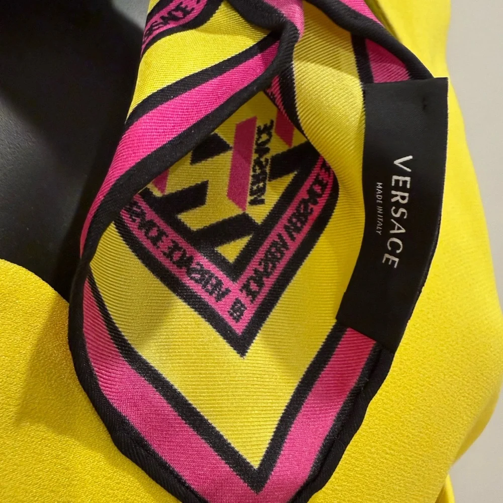 VERSACE Silk Logo Scarf Yellow Pink Black Medusa Pattern – New